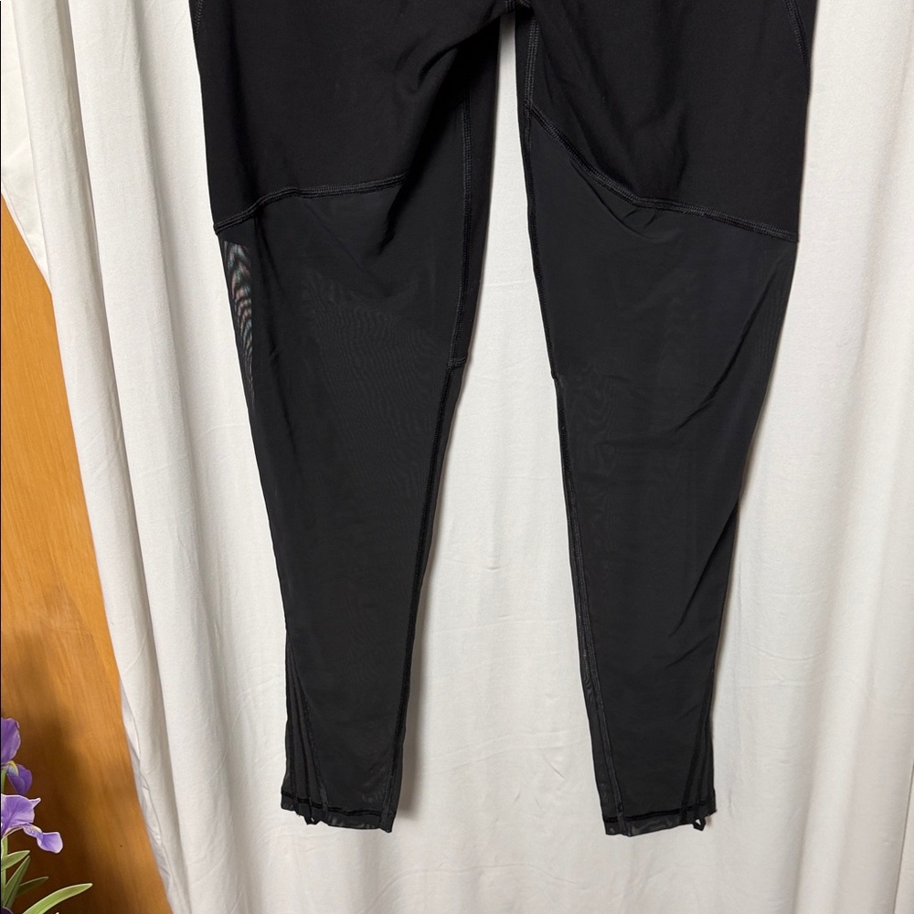Victoria Sport Black Knockout High-Waisted Leggings with Mesh Size Medium - Picture 6 of 8